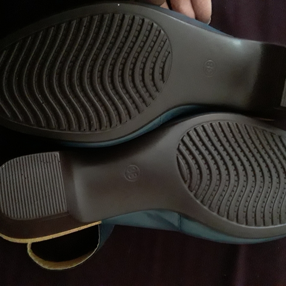 Sandals - Picture 2 of 8